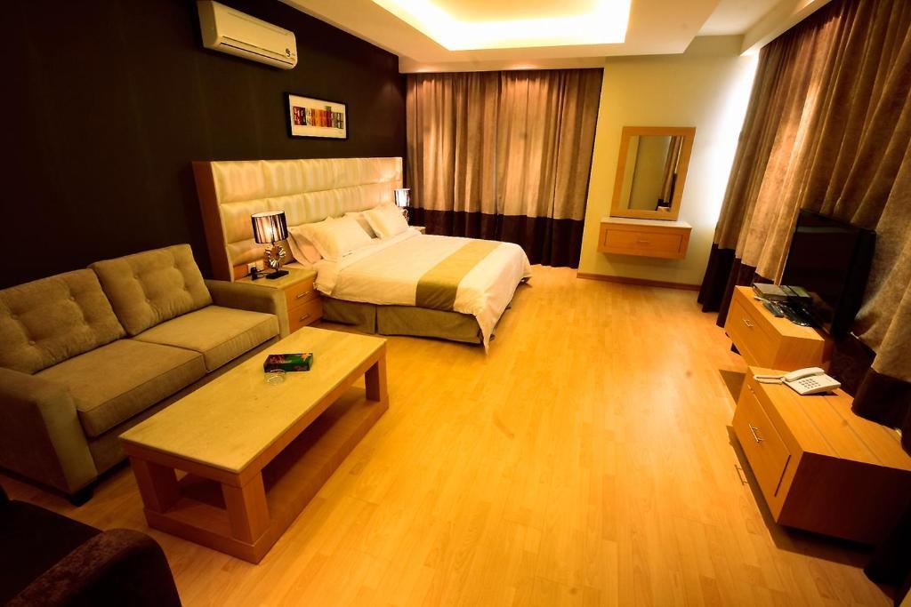 Meera Suites Рияд Екстериор снимка